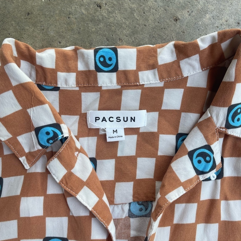 PacSun Men’s Rayon button down shirt short sleeve peace print size Medium - Picture 2 of 5